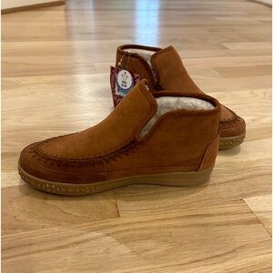 Muk Luks moccasin low boots